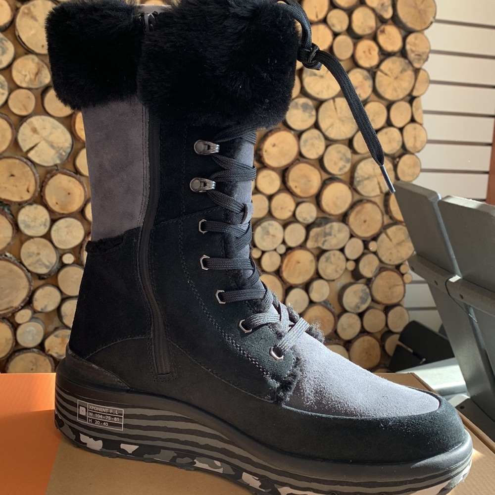 NWT Deckers X Lab ladies Boot